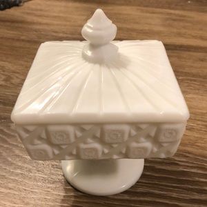 Westmoreland diamond quilt design milk glass candy dish